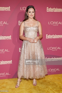 Hayley Orrantia feet photo thumbnail