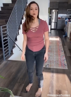 Hayley Orrantia feet photo thumbnail
