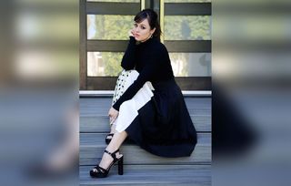 Hayley Orrantia feet photo thumbnail
