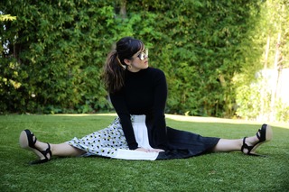 Hayley Orrantia feet photo thumbnail