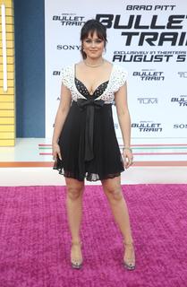 Hayley Orrantia feet photo thumbnail
