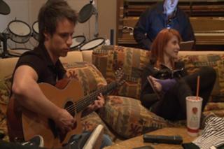 Hayley Williams feet photo thumbnail