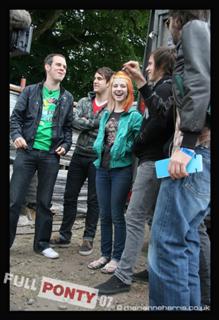 Hayley Williams feet photo thumbnail