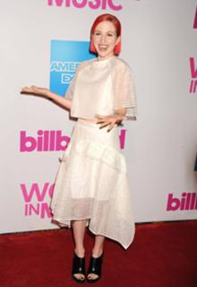 Hayley Williams feet photo thumbnail