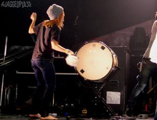 Hayley Williams feet photo thumbnail