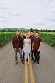 Hayley Williams feet photo thumbnail