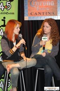 Hayley Williams feet photo thumbnail