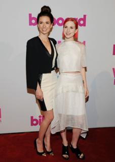Hayley Williams feet photo thumbnail