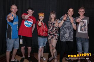 Hayley Williams feet photo thumbnail