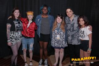 Hayley Williams feet photo thumbnail