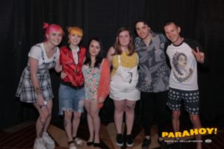 Hayley Williams feet photo thumbnail