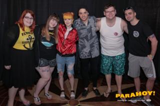 Hayley Williams feet photo thumbnail