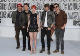Hayley Williams feet photo thumbnail