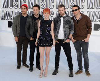 Hayley Williams feet photo thumbnail