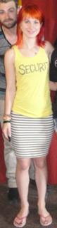 Hayley Williams feet photo thumbnail