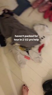Hayley Williams feet photo thumbnail