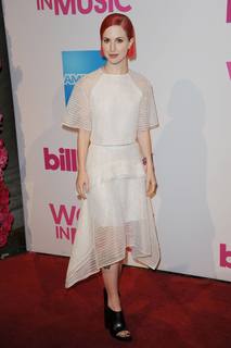 Hayley Williams feet photo thumbnail