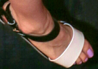 Hayley Williams feet photo thumbnail