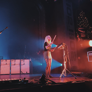 Hayley Williams feet photo thumbnail