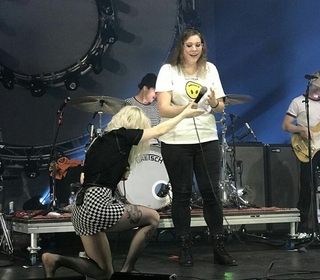 Hayley Williams feet photo thumbnail