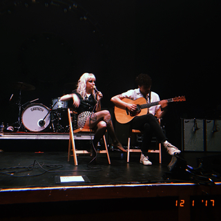 Hayley Williams feet photo thumbnail