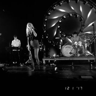 Hayley Williams feet photo thumbnail