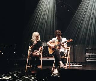 Hayley Williams feet photo thumbnail
