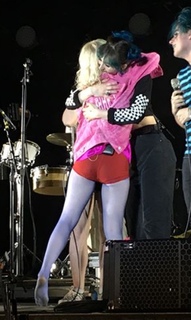 Hayley Williams feet photo thumbnail