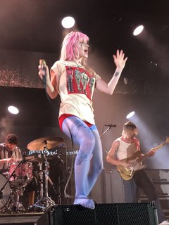 Hayley Williams feet photo thumbnail
