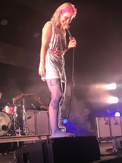 Hayley Williams feet photo thumbnail