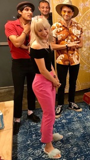 Hayley Williams feet photo thumbnail