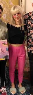 Hayley Williams feet photo thumbnail