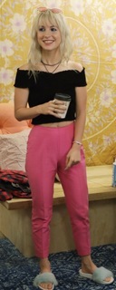 Hayley Williams feet photo thumbnail