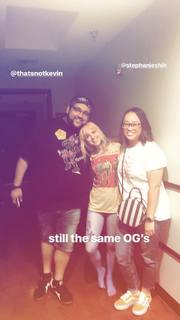 Hayley Williams feet photo thumbnail