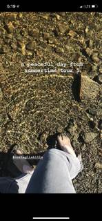 Hayley Williams feet photo thumbnail