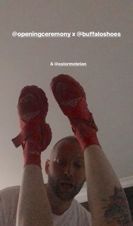 Hayley Williams feet photo thumbnail