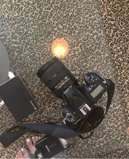 Hayley Williams feet photo thumbnail
