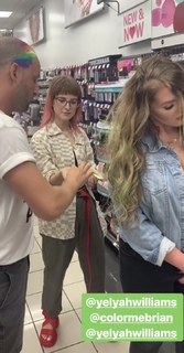 Hayley Williams feet photo thumbnail