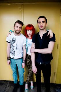 Hayley Williams feet photo thumbnail