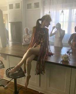 Hayley Williams feet photo thumbnail