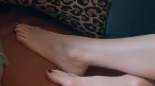 Hayley Williams feet photo thumbnail