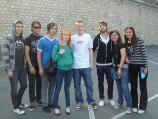 Hayley Williams feet photo thumbnail