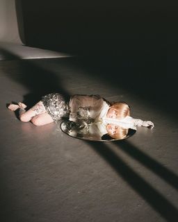 Hayley Williams feet photo thumbnail
