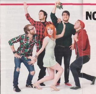 Hayley Williams feet photo thumbnail