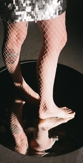 Hayley Williams feet photo thumbnail
