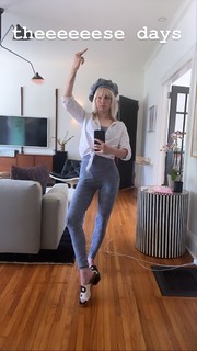 Hayley Williams feet photo thumbnail