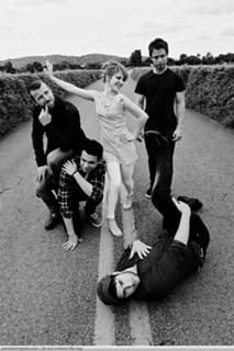 Hayley Williams feet photo thumbnail