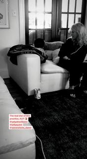 Hayley Williams feet photo thumbnail