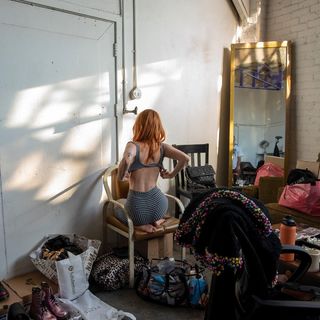 Hayley Williams feet photo thumbnail
