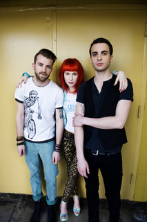 Hayley Williams feet photo thumbnail